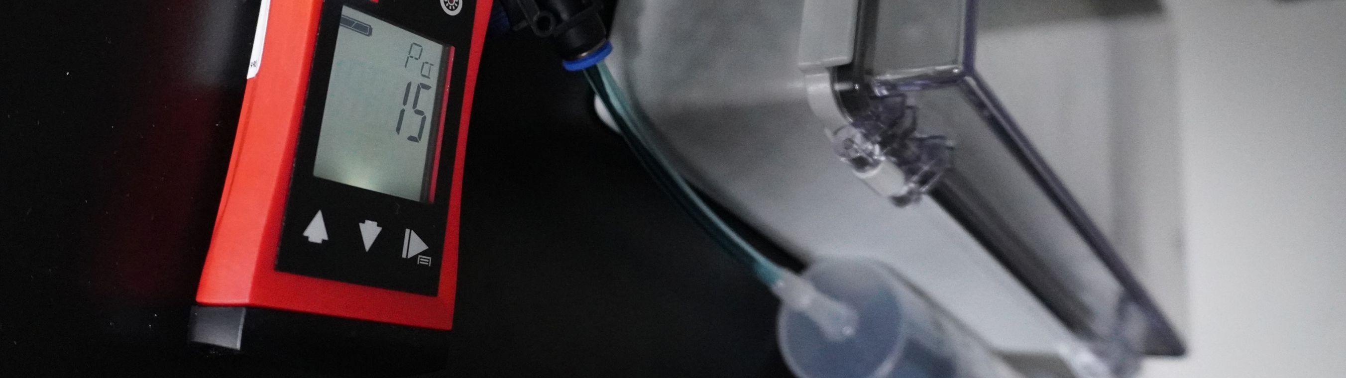 Digital manometer reading pressure on the test rig